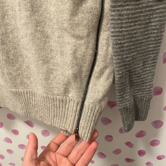 J Crew Womens 100% Wool Two Toned Gray Crew Neck Sweater with Side Zippers XS - Picture 5 of 6